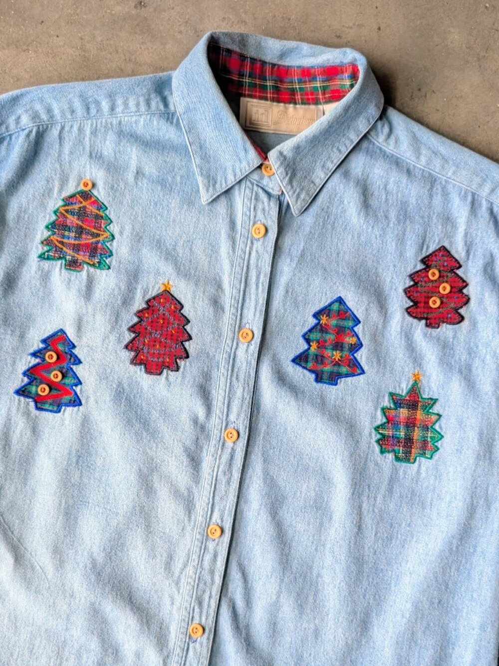 Vintage Christmas Tree Applique Blue Denim Button Down Shirt small